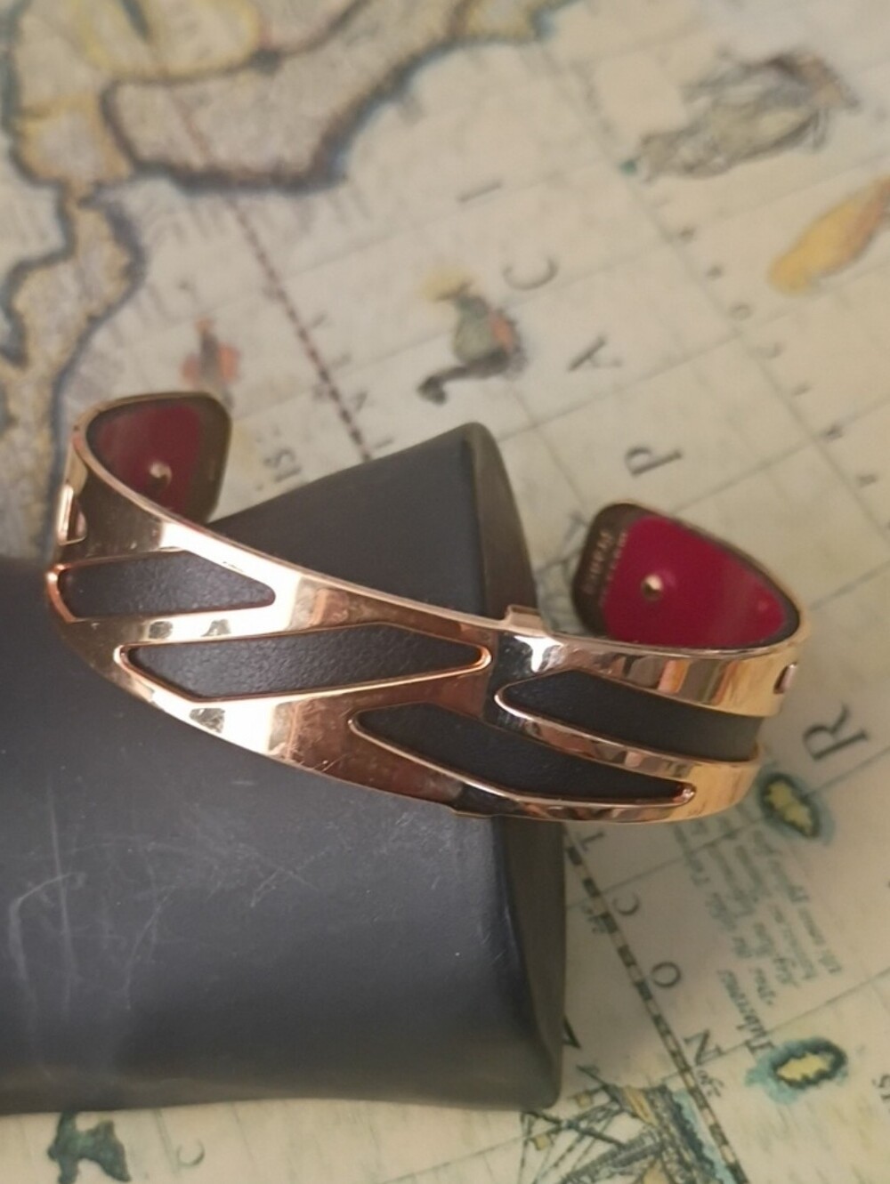 ❤️LES GEORGETTES MADE IN FRANCE GOLD TONE RED BLACK REVERSIBLE CUFF BRACELET